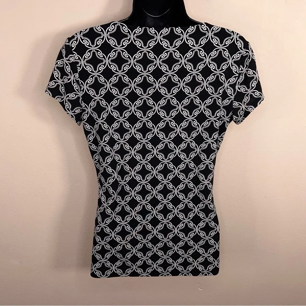 XS White House Black Market Short Sleeve Blouse Stretch Geometric Print